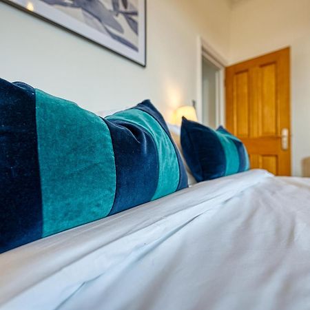 2 Bed Stunning Chic Modern Spacious Apt, Ocean Village, Southampton - Plenty Of Parking - By Blue Puffin Stays Εξωτερικό φωτογραφία