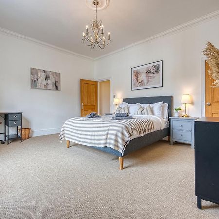 2 Bed Stunning Chic Modern Spacious Apt, Ocean Village, Southampton - Plenty Of Parking - By Blue Puffin Stays Εξωτερικό φωτογραφία