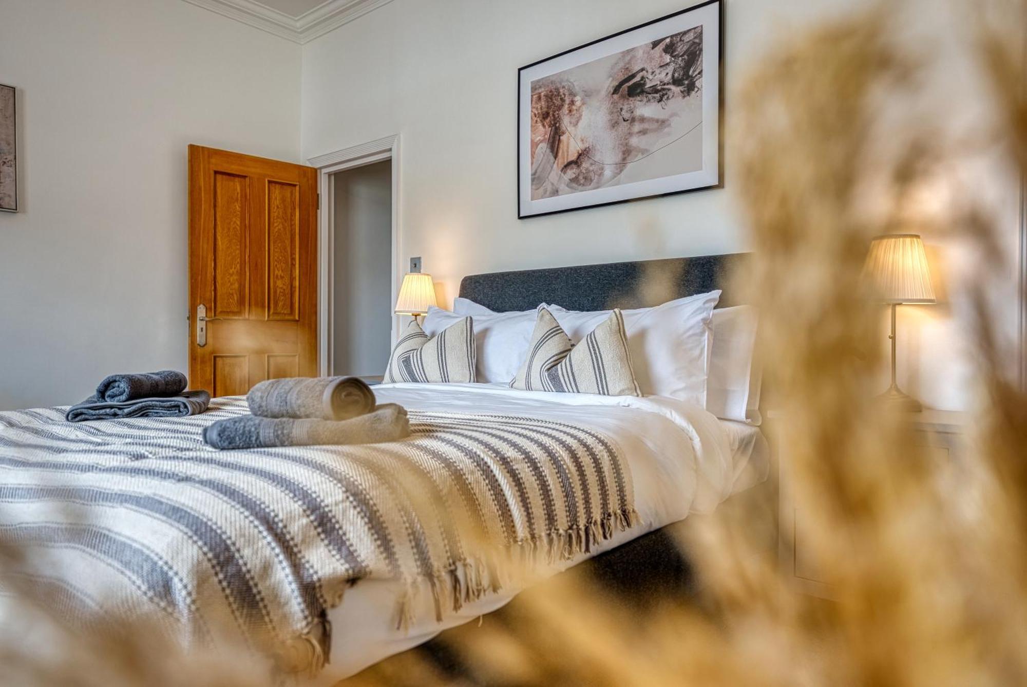 2 Bed Stunning Chic Modern Spacious Apt, Ocean Village, Southampton - Plenty Of Parking - By Blue Puffin Stays Εξωτερικό φωτογραφία