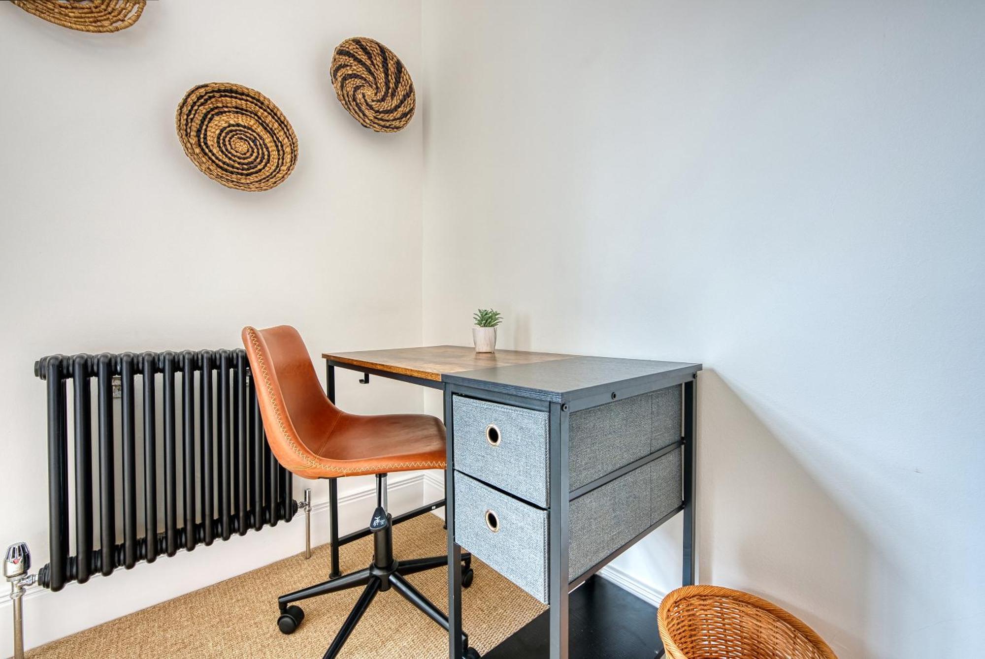 2 Bed Stunning Chic Modern Spacious Apt, Ocean Village, Southampton - Plenty Of Parking - By Blue Puffin Stays Εξωτερικό φωτογραφία