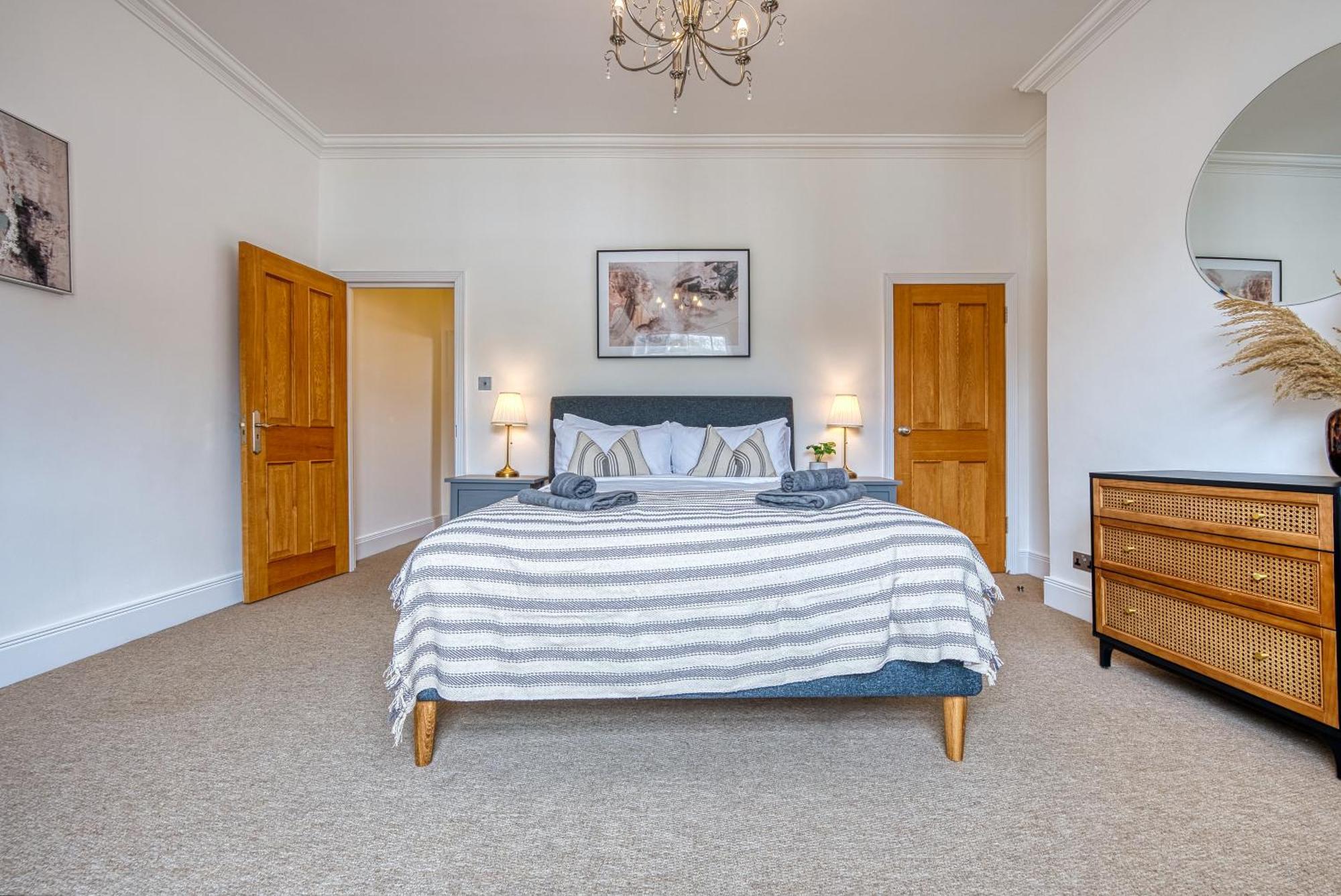 2 Bed Stunning Chic Modern Spacious Apt, Ocean Village, Southampton - Plenty Of Parking - By Blue Puffin Stays Εξωτερικό φωτογραφία
