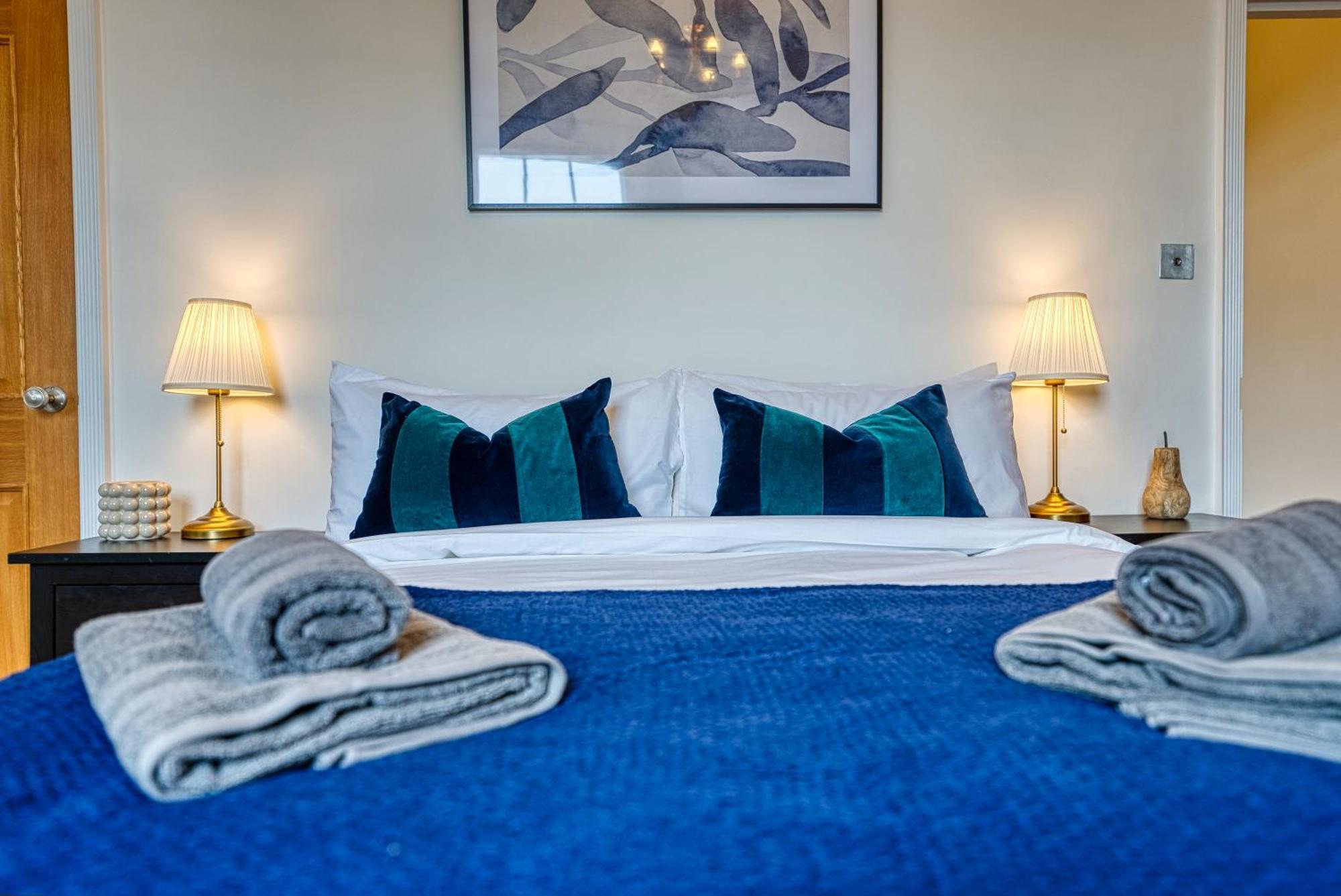 2 Bed Stunning Chic Modern Spacious Apt, Ocean Village, Southampton - Plenty Of Parking - By Blue Puffin Stays Εξωτερικό φωτογραφία