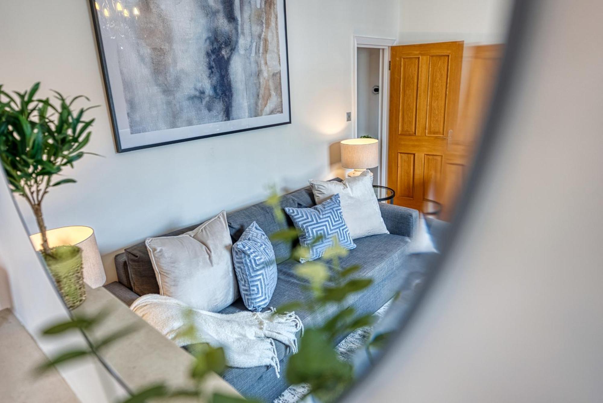 2 Bed Stunning Chic Modern Spacious Apt, Ocean Village, Southampton - Plenty Of Parking - By Blue Puffin Stays Εξωτερικό φωτογραφία