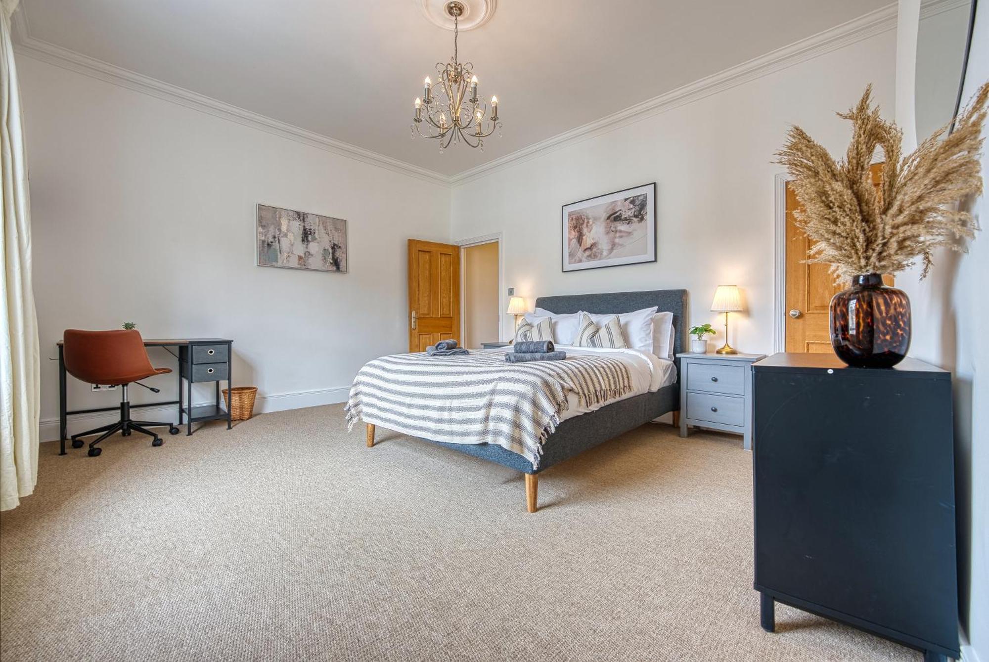 2 Bed Stunning Chic Modern Spacious Apt, Ocean Village, Southampton - Plenty Of Parking - By Blue Puffin Stays Εξωτερικό φωτογραφία