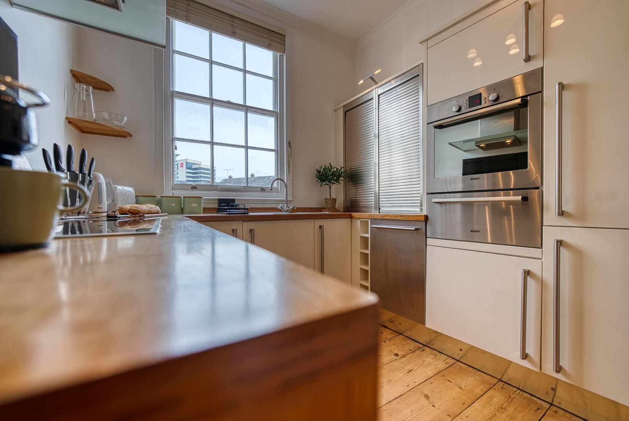2 Bed Stunning Chic Modern Spacious Apt, Ocean Village, Southampton - Plenty Of Parking - By Blue Puffin Stays Εξωτερικό φωτογραφία