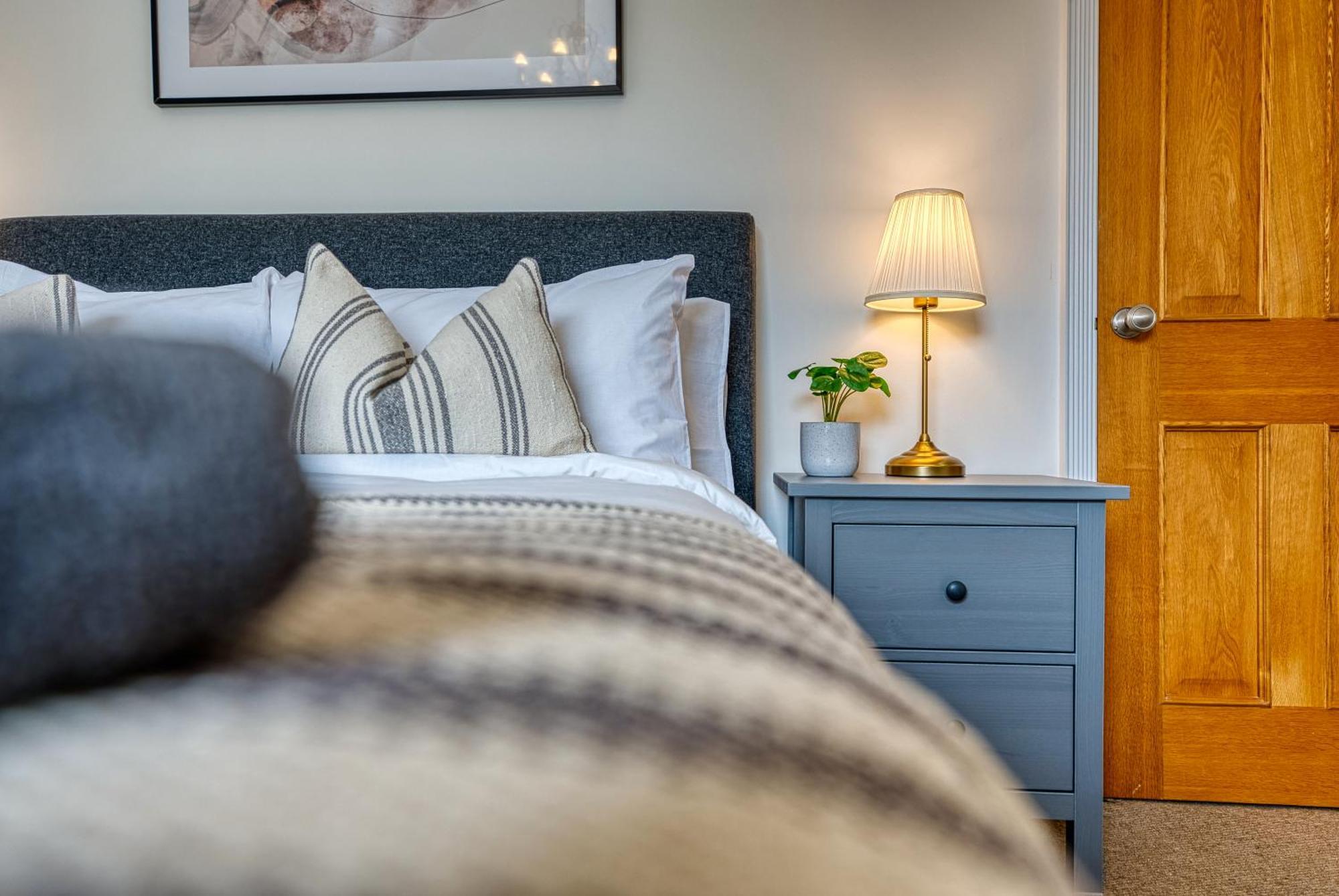 2 Bed Stunning Chic Modern Spacious Apt, Ocean Village, Southampton - Plenty Of Parking - By Blue Puffin Stays Εξωτερικό φωτογραφία